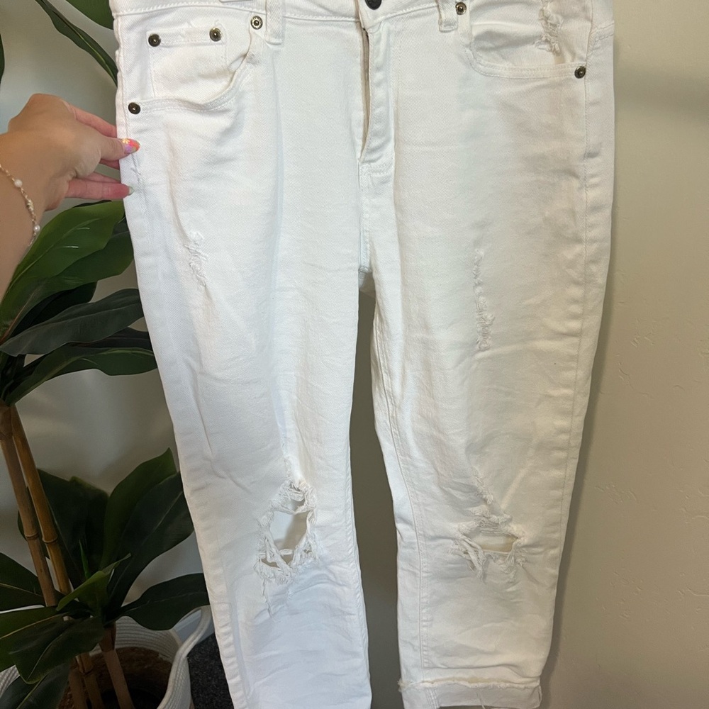 Signature8 White Distressed Ankle Jeans